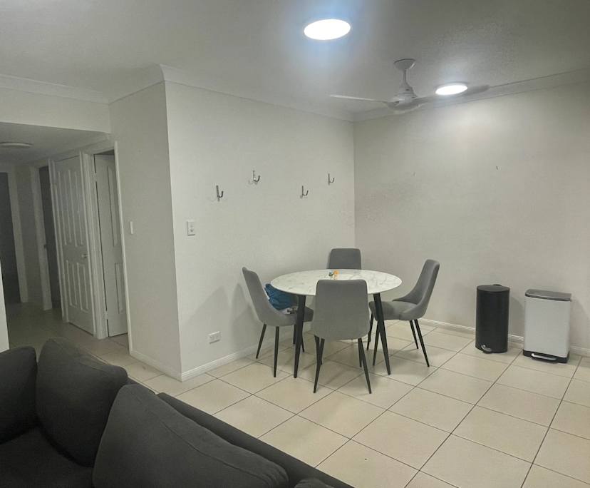$300, Flatshare, 2 bathrooms, Mooroobool QLD 4870