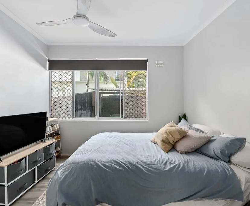 Unfurnished room in a flatshare