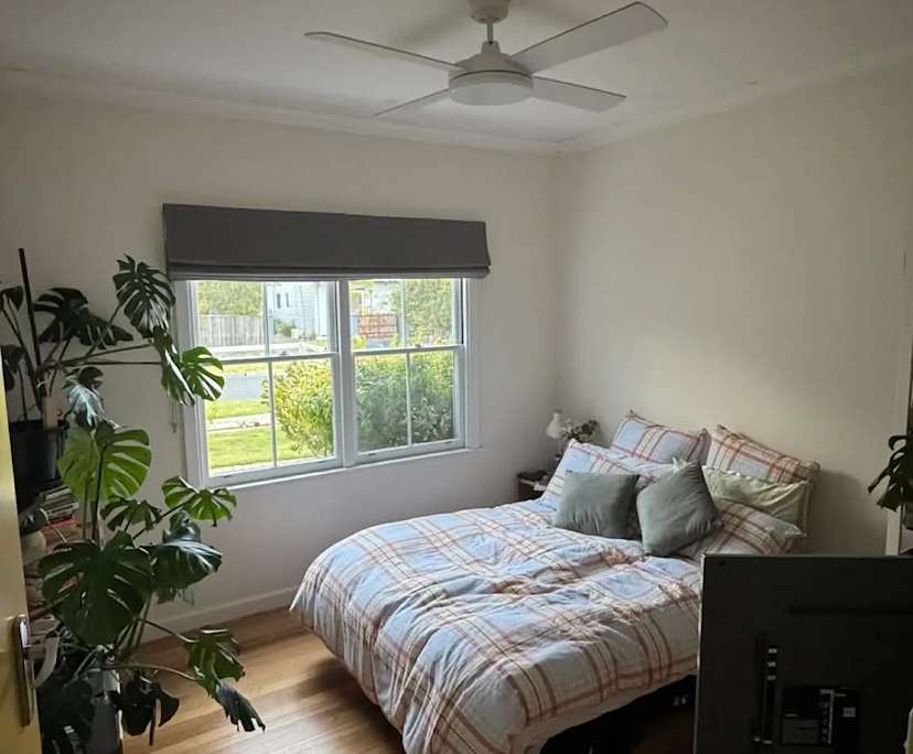 Room in a share house