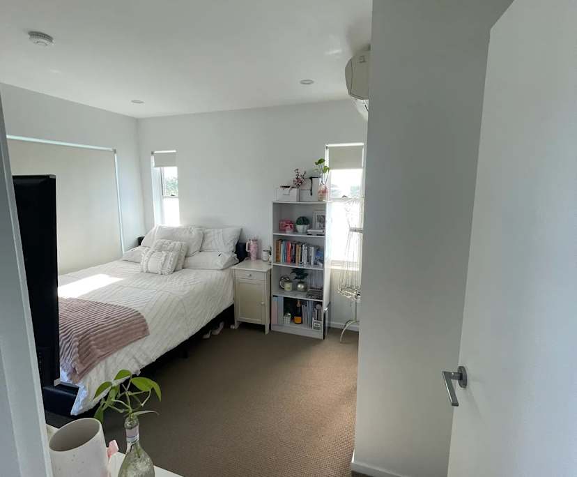 Unfurnished room with ensuite in a flatshare