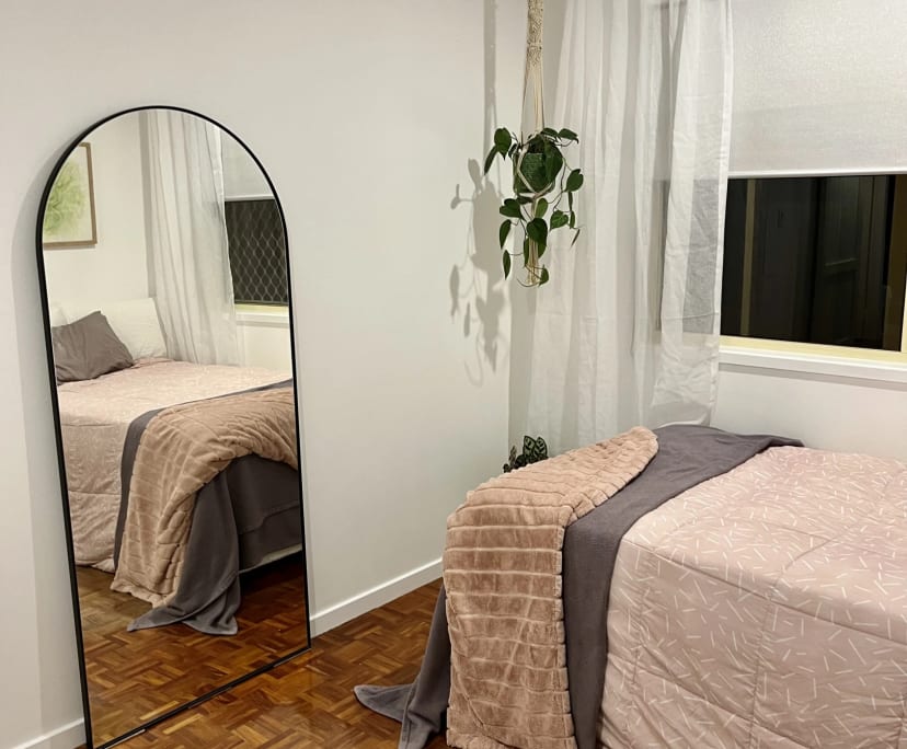 $350, Share-house, 3 bathrooms, Parkwood QLD 4214