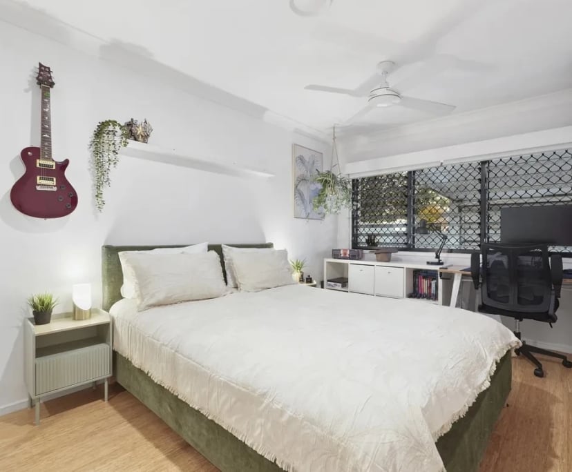 $375, Share-house, 5 bathrooms, Mermaid Waters QLD 4218