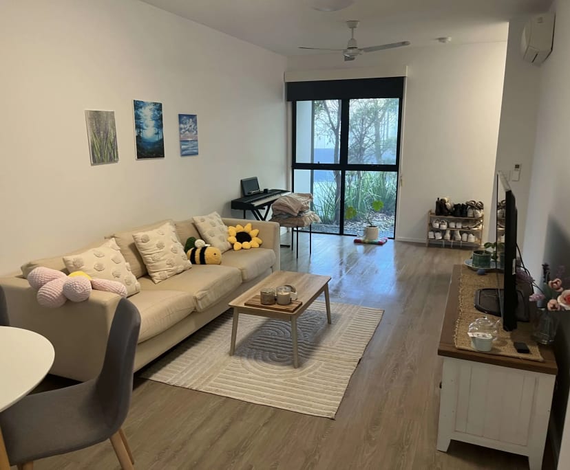 2 Rooms for Rent in Southport, Gold Coast 275400...