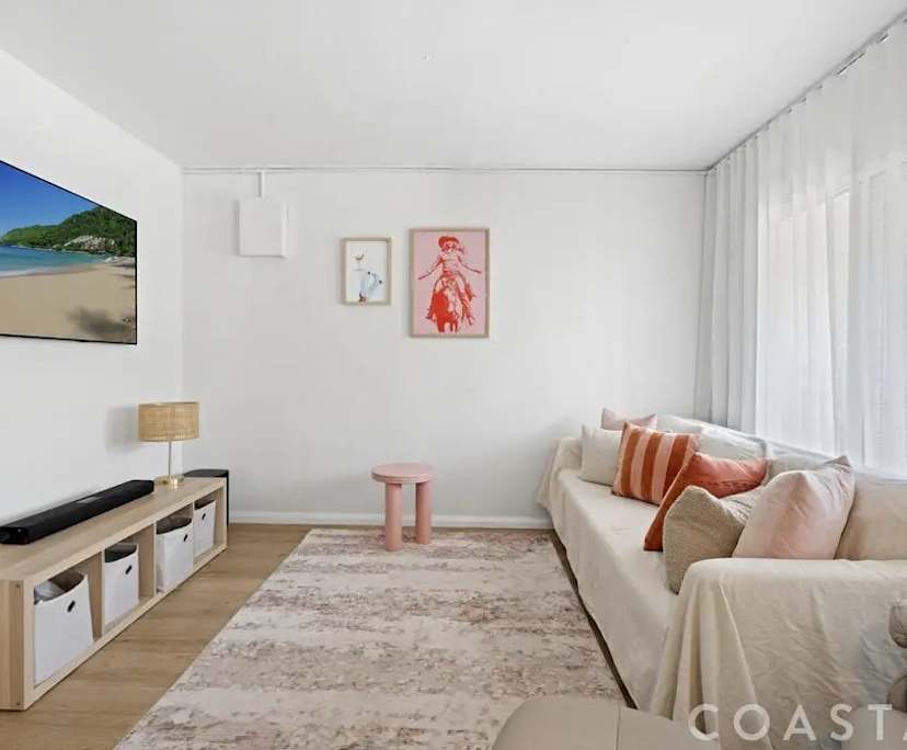 Unfurnished room in a flatshare
