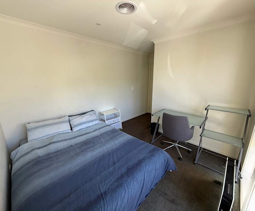 Room in a share house