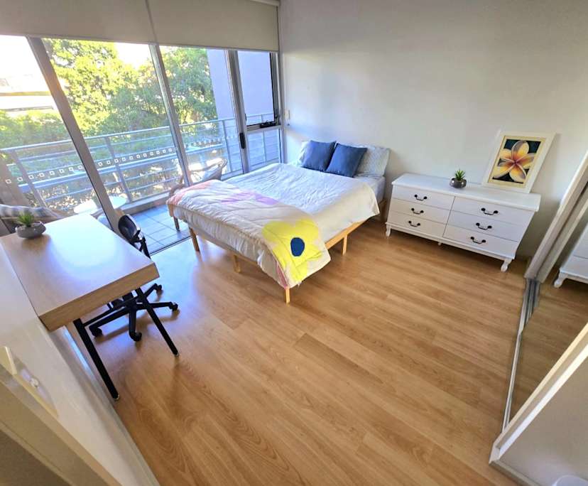 Furnished room in a flatshare
