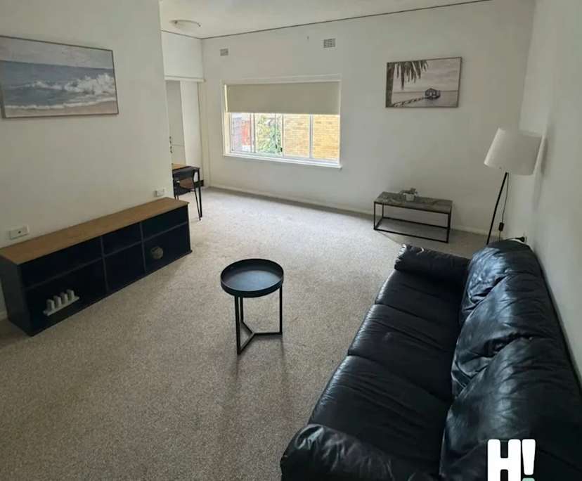 Furnished room in a flatshare