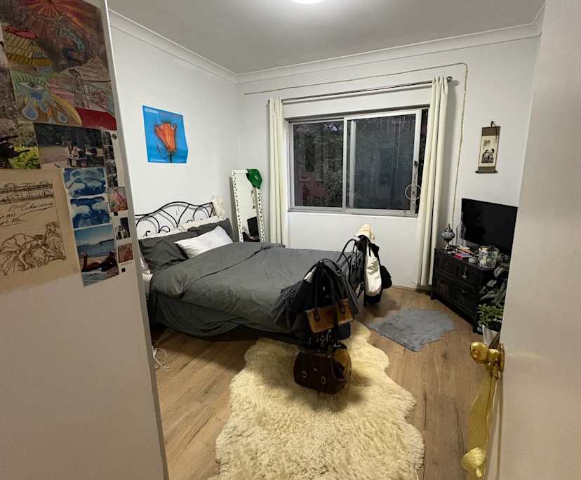 Unfurnished room in a flatshare