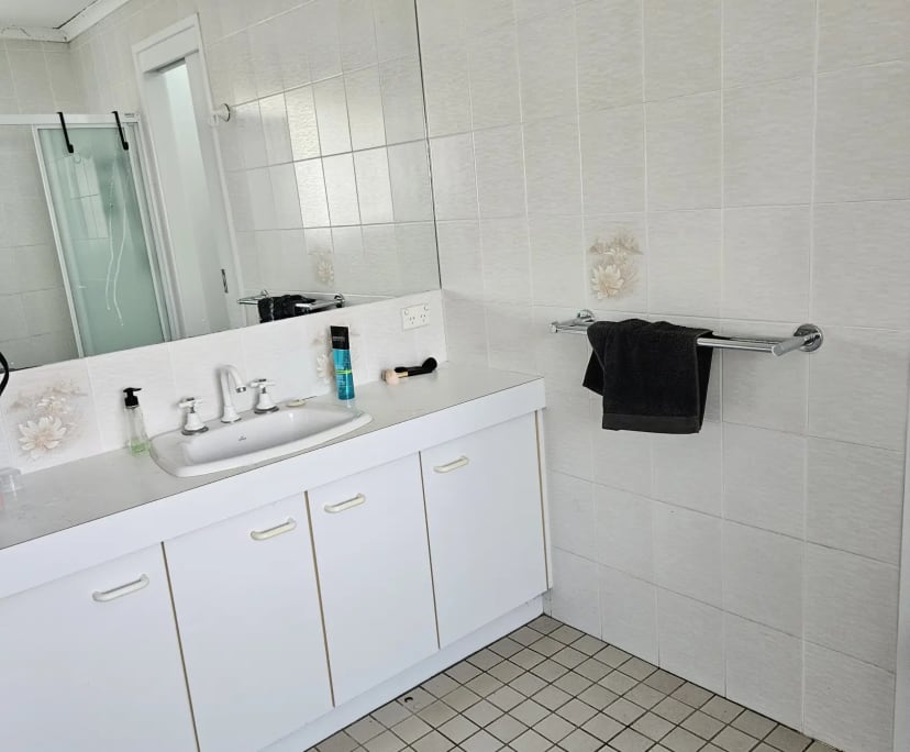 Room with ensuite in a share house