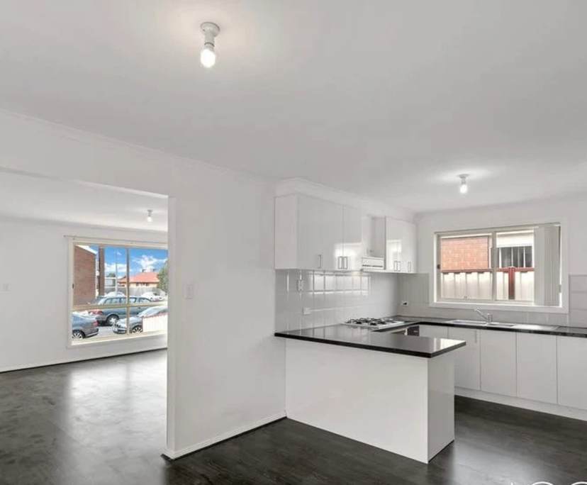 $490, Whole-property, 3 bathrooms, Sydenham VIC 3037