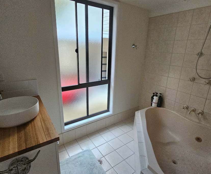 $250, Share-house, 5 bathrooms, Advancetown QLD 4211