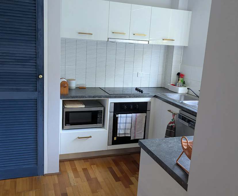 $300, Flatshare, 2 bathrooms, Yeronga QLD 4105