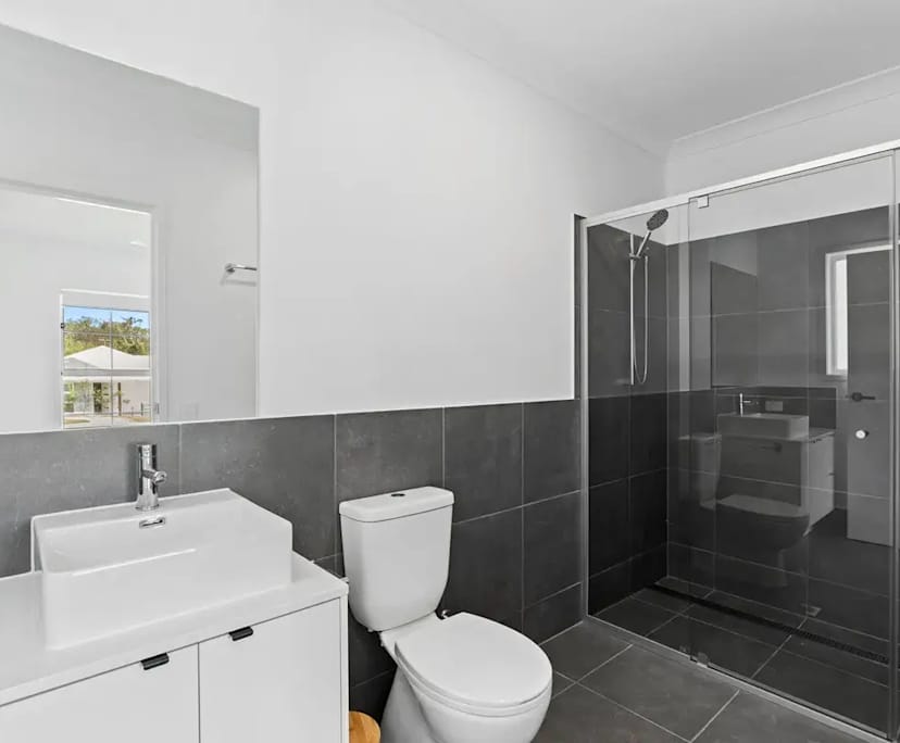 $300, Share-house, 3 bathrooms, White Rock QLD 4306