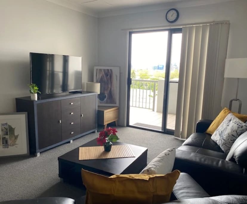 $350, Student-accommodation, 2 rooms, Taringa QLD 4068, Taringa QLD 4068