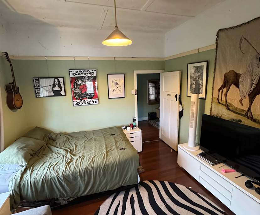 Unfurnished room in a share house