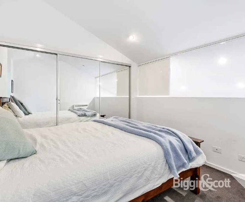 Unfurnished room with ensuite in a flatshare