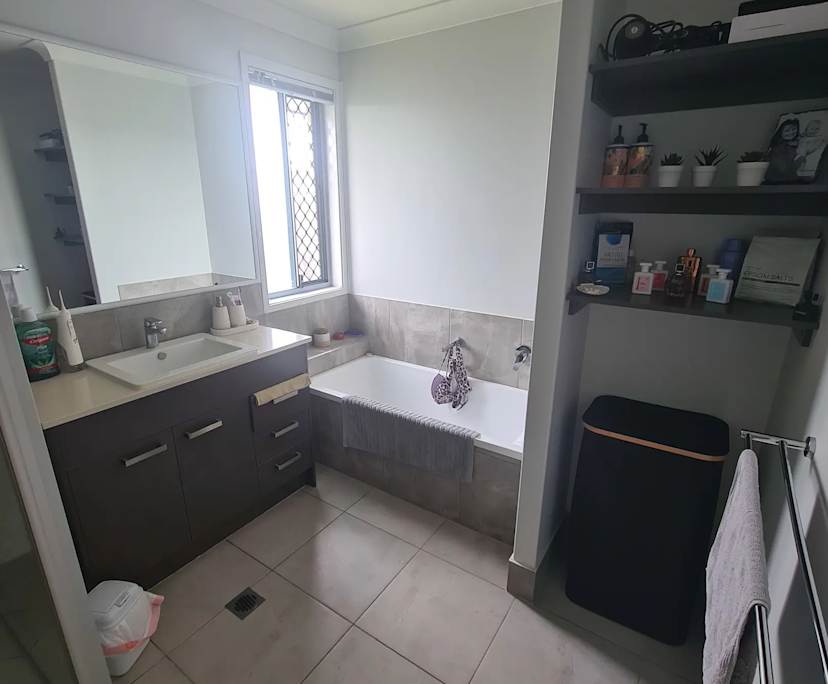 $230, Share-house, 3 bathrooms, Baringa QLD 4551