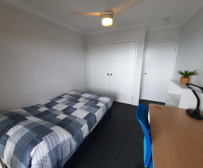 $350, Student-accommodation, 2 rooms, Taringa QLD 4068, Taringa QLD 4068