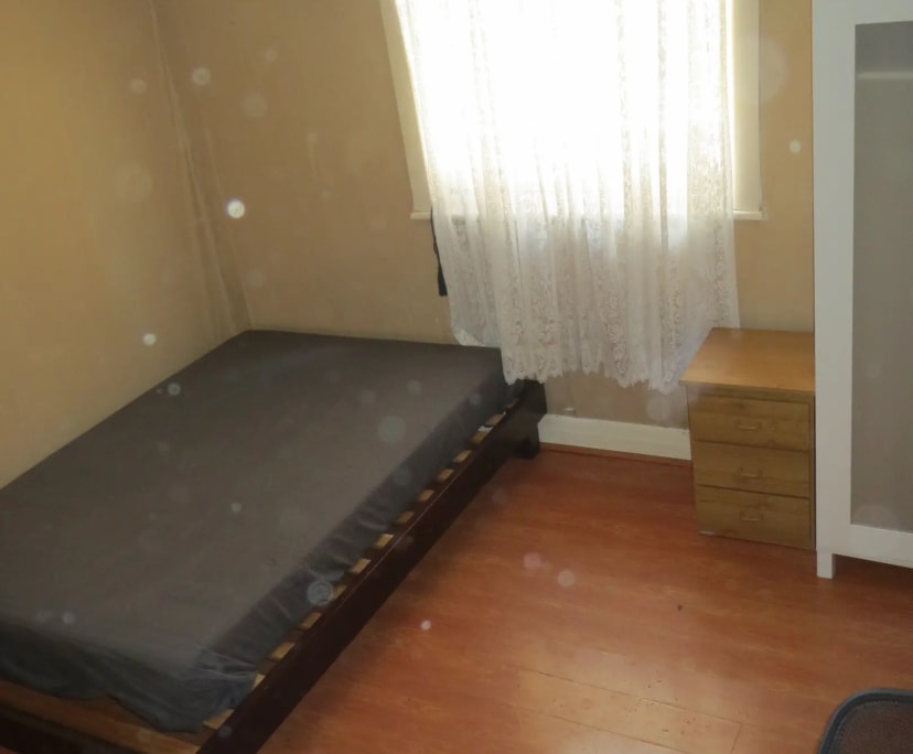 Room in a share house