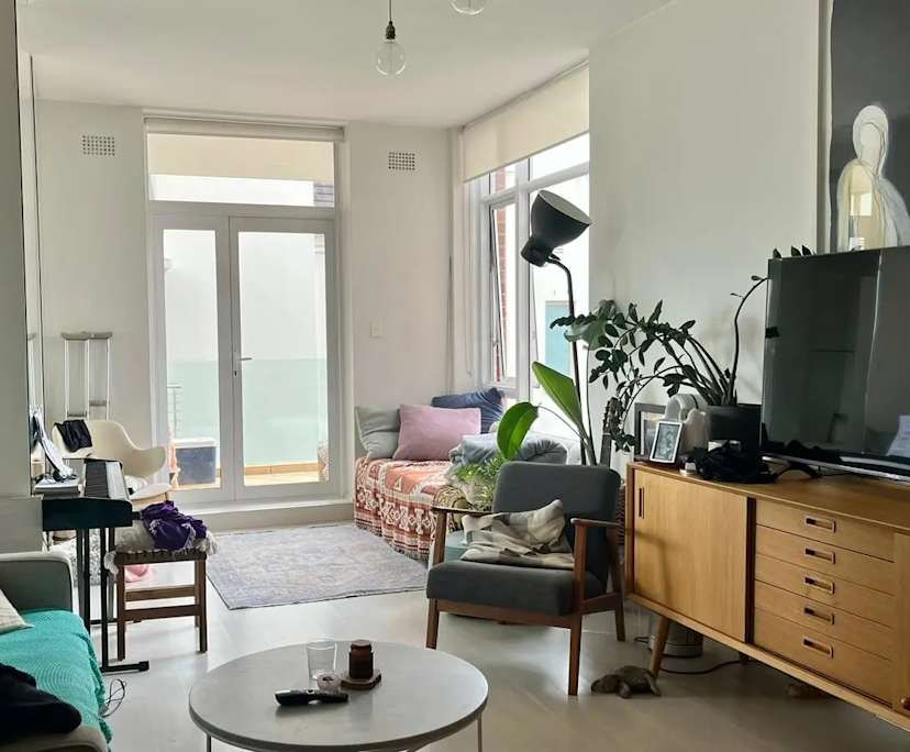 Furnished room in a flatshare