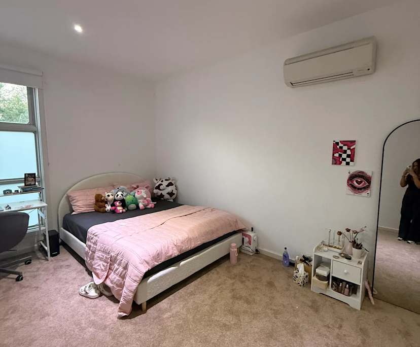 Unfurnished room in a share house