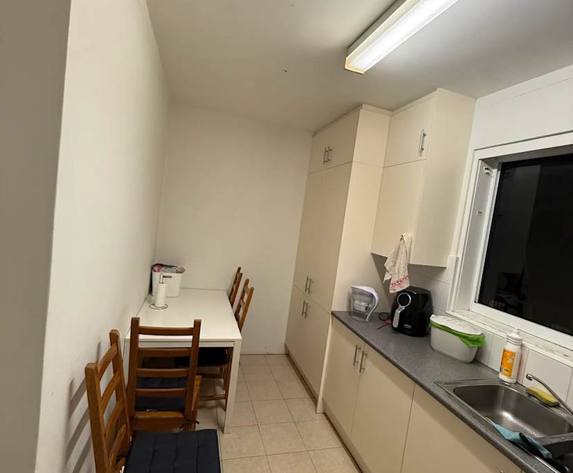 Furnished room in a flatshare