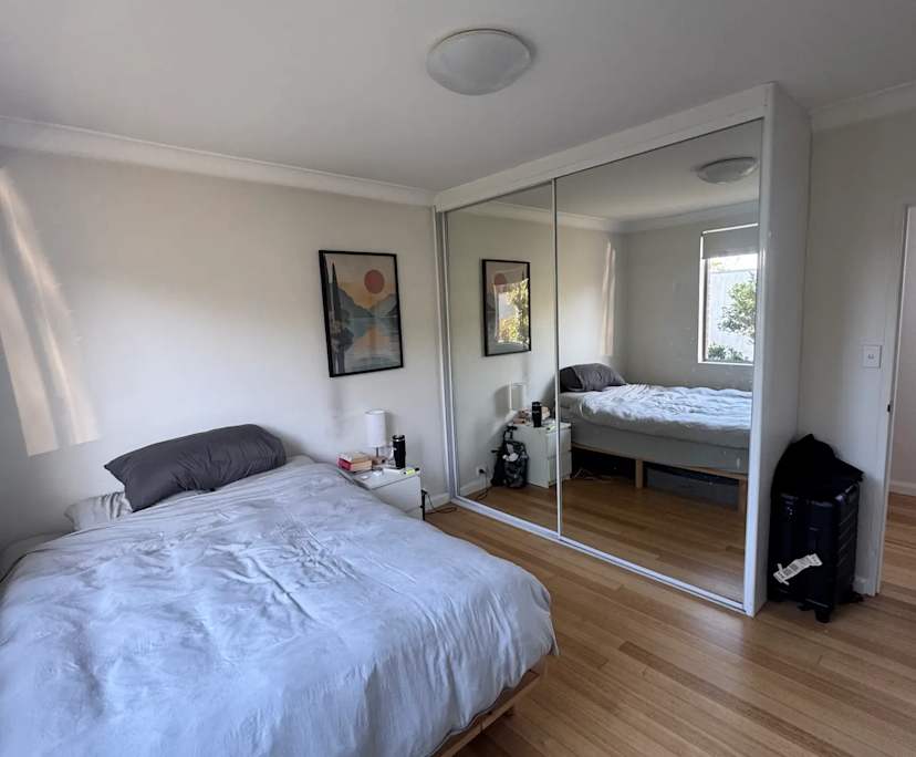 Furnished room in a flatshare