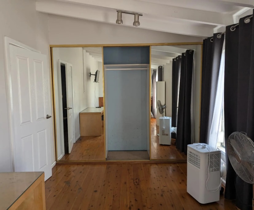 Room in a share house