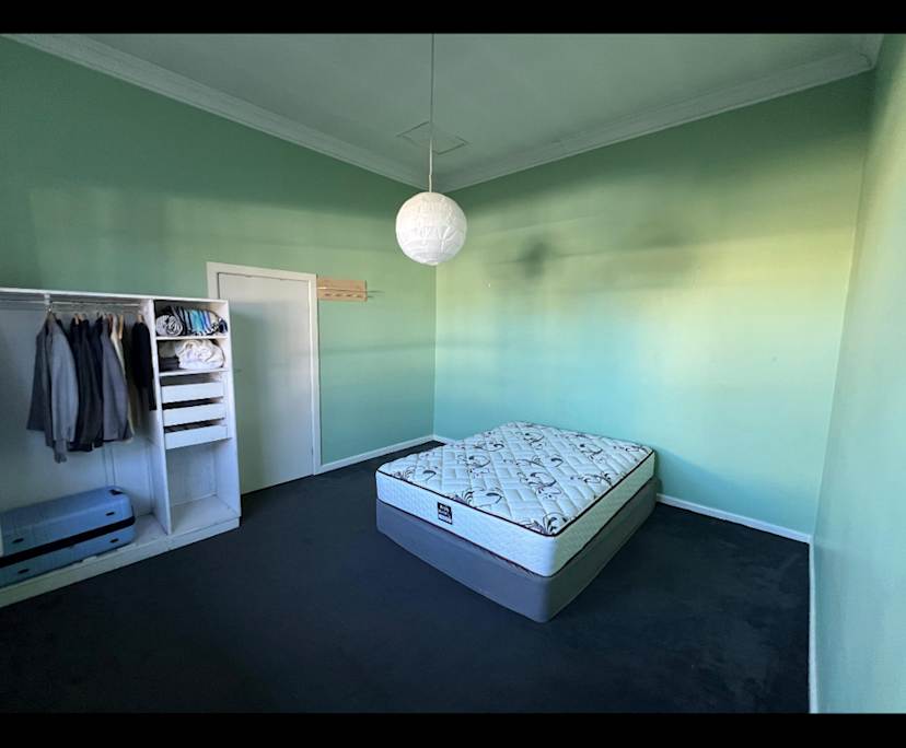 Room in a share house