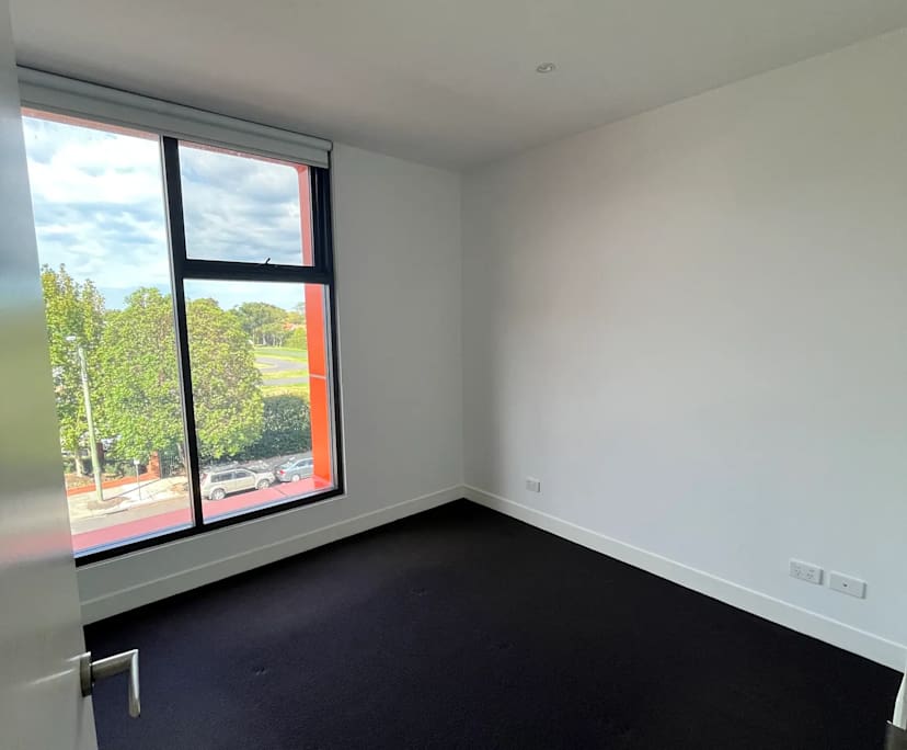 Unfurnished room in a flatshare