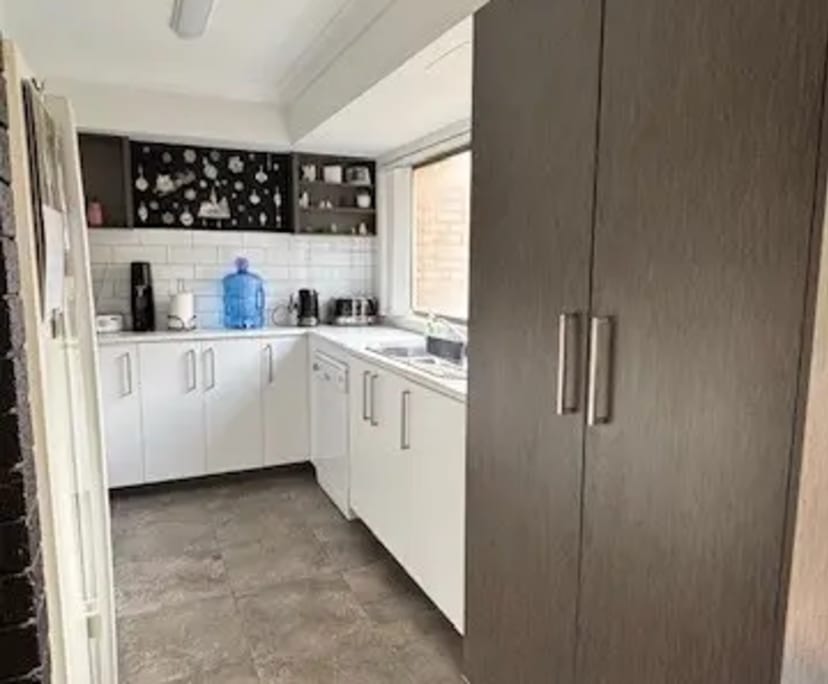 $750, Whole-property, 2 bathrooms, Broadbeach QLD 4218