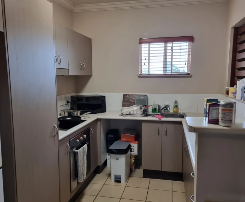 $300, Flatshare, 2 bathrooms, Mooroobool QLD 4870