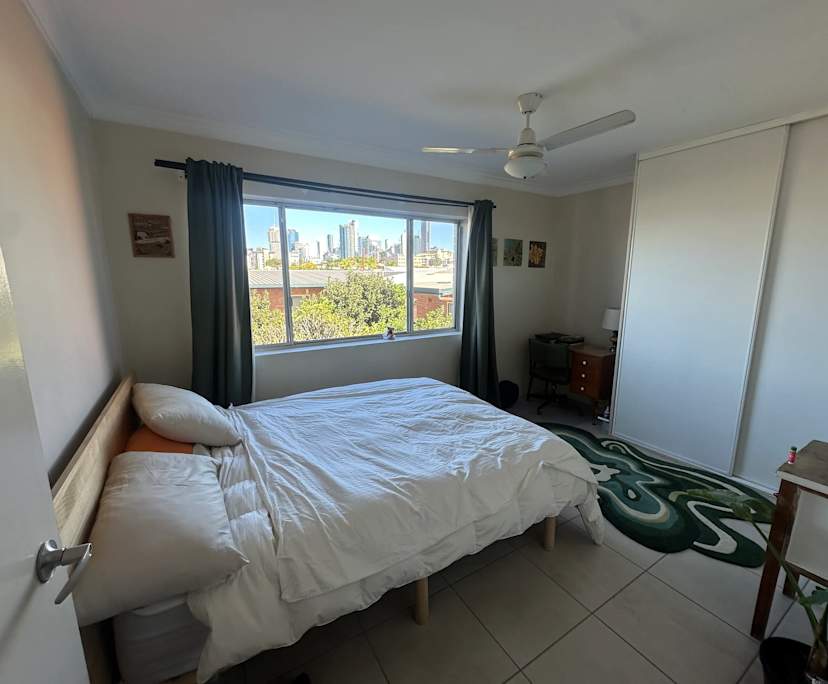 Furnished room in a flatshare