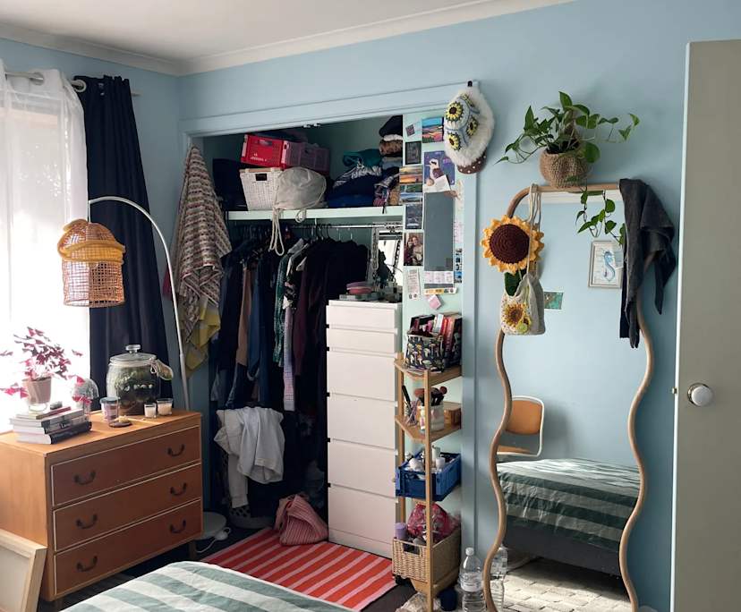 Furnished room in a share house