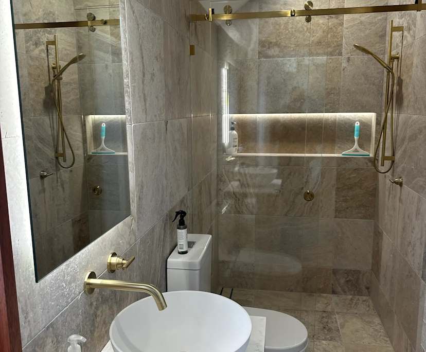 $400, Share-house, 3 bathrooms, Paradise Point QLD 4216