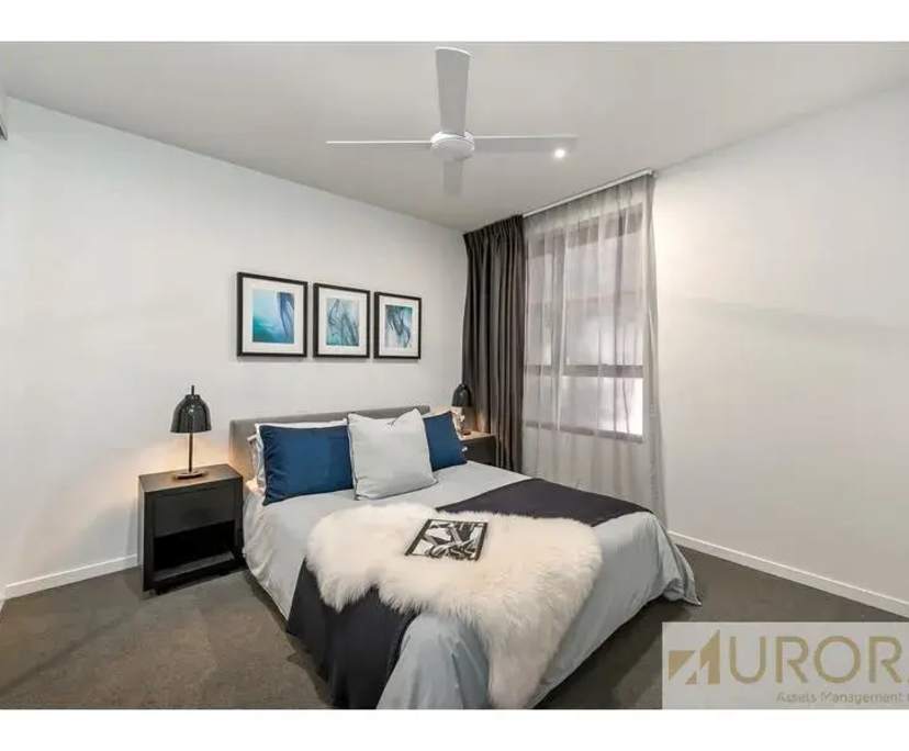 Unfurnished room with own bathroom