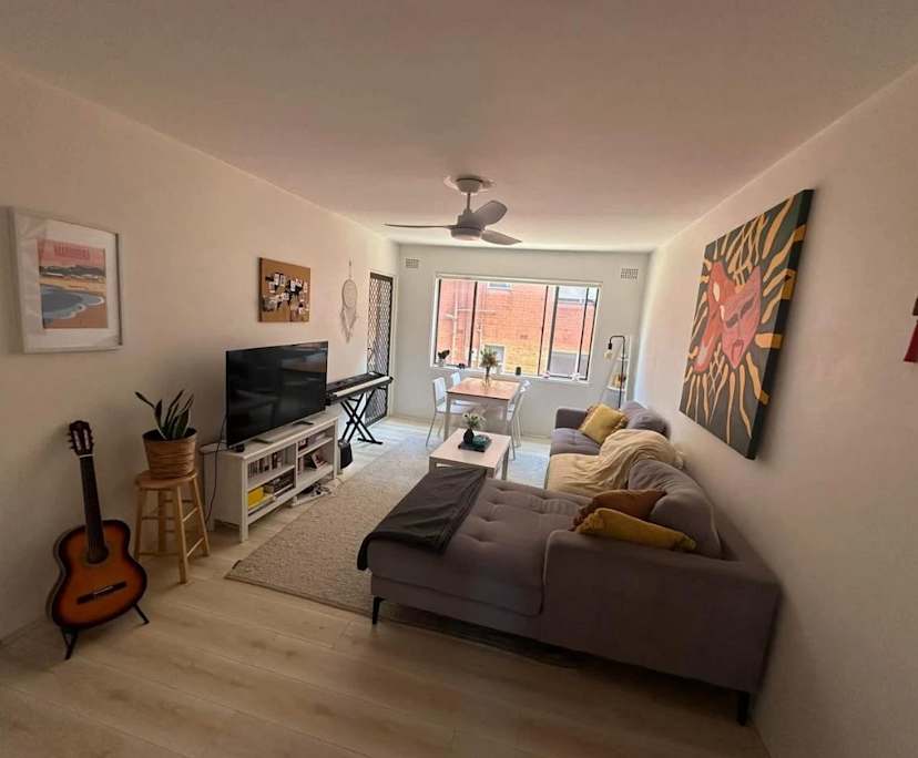 Furnished room in a flatshare