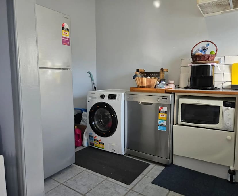 $425, Granny-flat, 1 bathroom, Saint Albans VIC 3021
