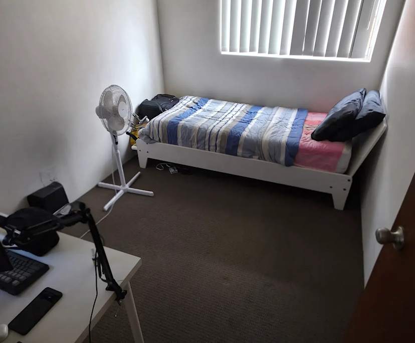 Furnished room in a flatshare