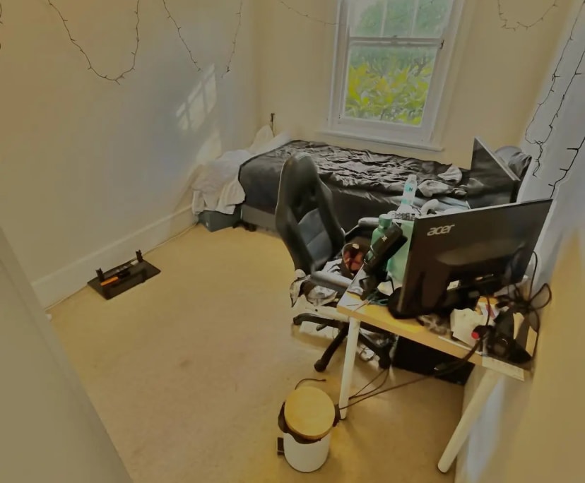 Unfurnished room in a flatshare