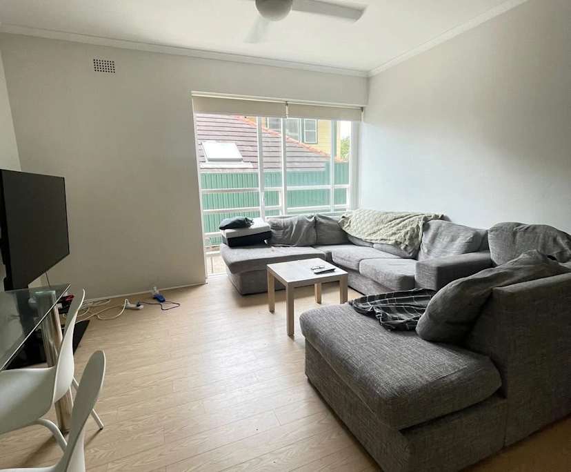 Furnished room in a flatshare