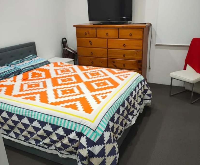 Furnished room with ensuite in a flatshare