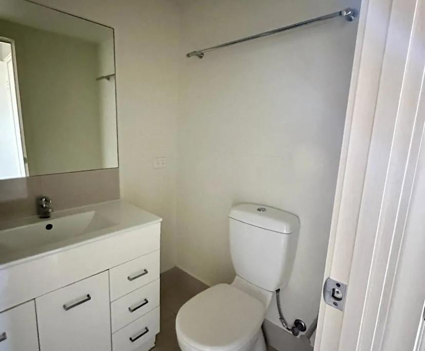 Furnished room with ensuite in a flatshare