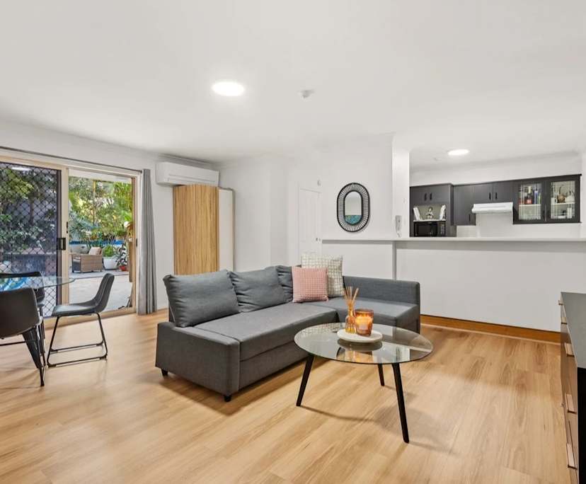 Furnished room with ensuite in a flatshare