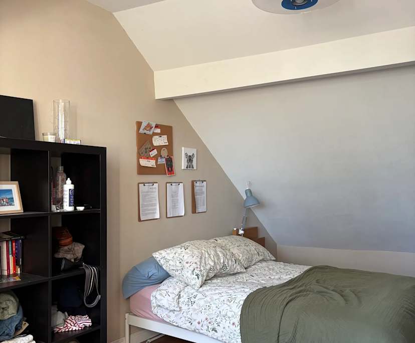 Furnished room in a share house