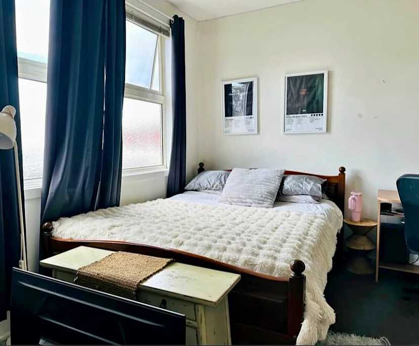 Room in a share house
