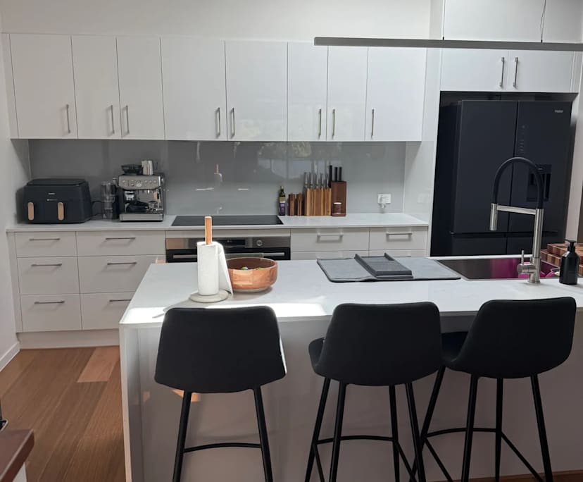 $400, Share-house, 3 bathrooms, Urangan QLD 4655