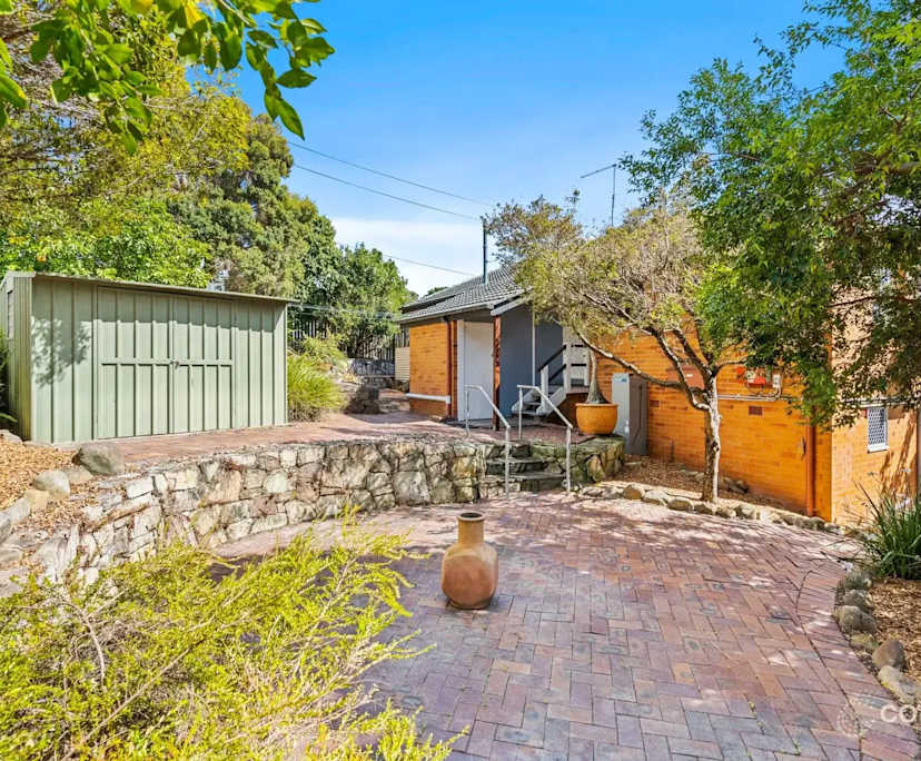 Whole property with 4 rooms for rent