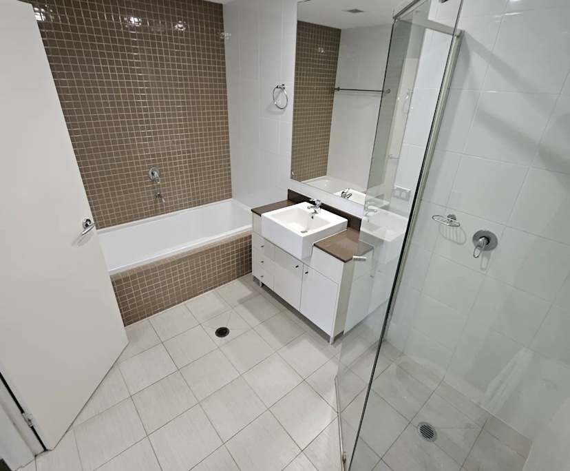 $270, Flatshare, 3 bathrooms, Southport QLD 4215