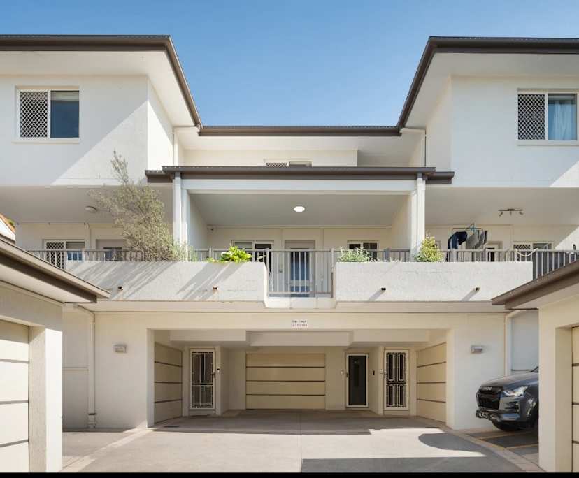 Unfurnished room with own bathroom